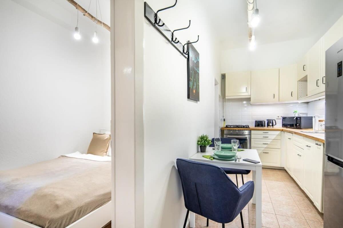 Convenient Apartment At Gastro Driven Location Budapest Kültér fotó
