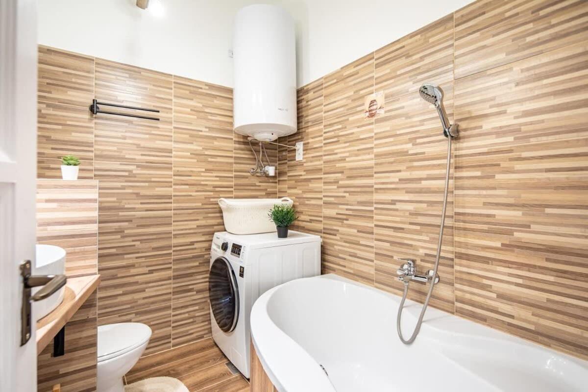 Convenient Apartment At Gastro Driven Location Budapest Kültér fotó