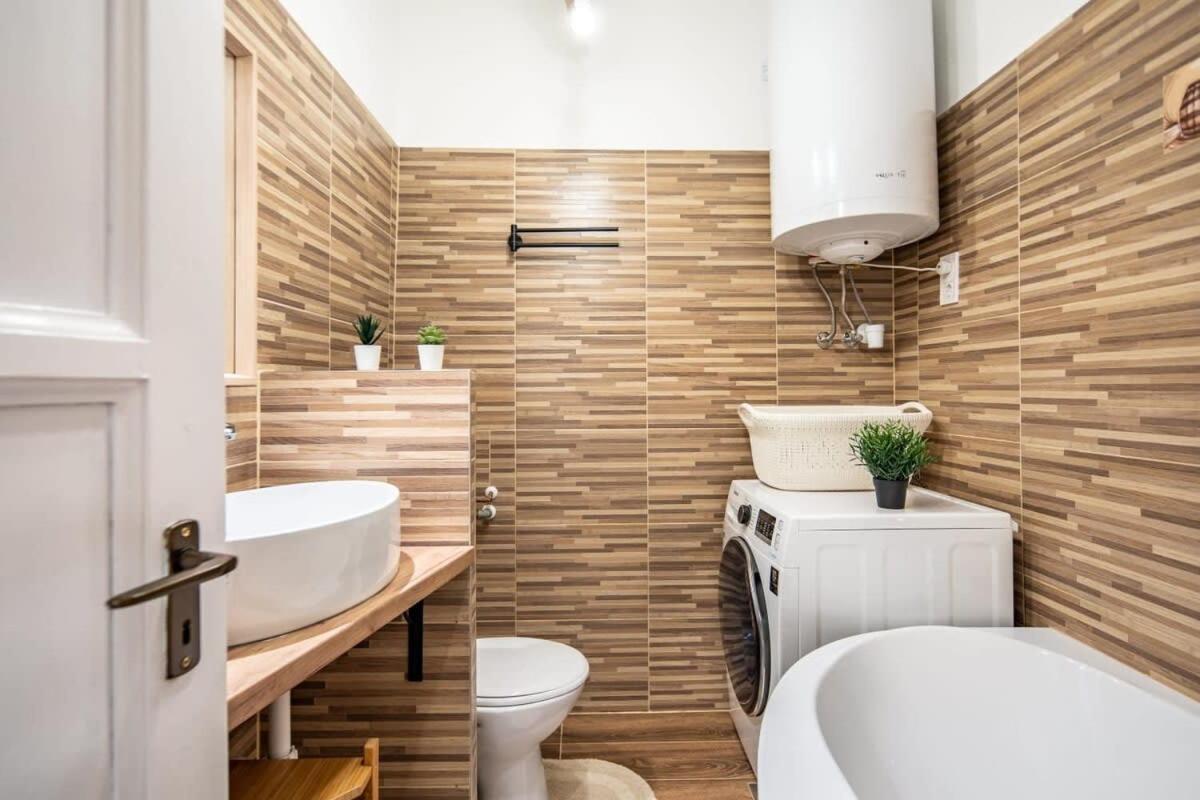 Convenient Apartment At Gastro Driven Location Budapest Kültér fotó